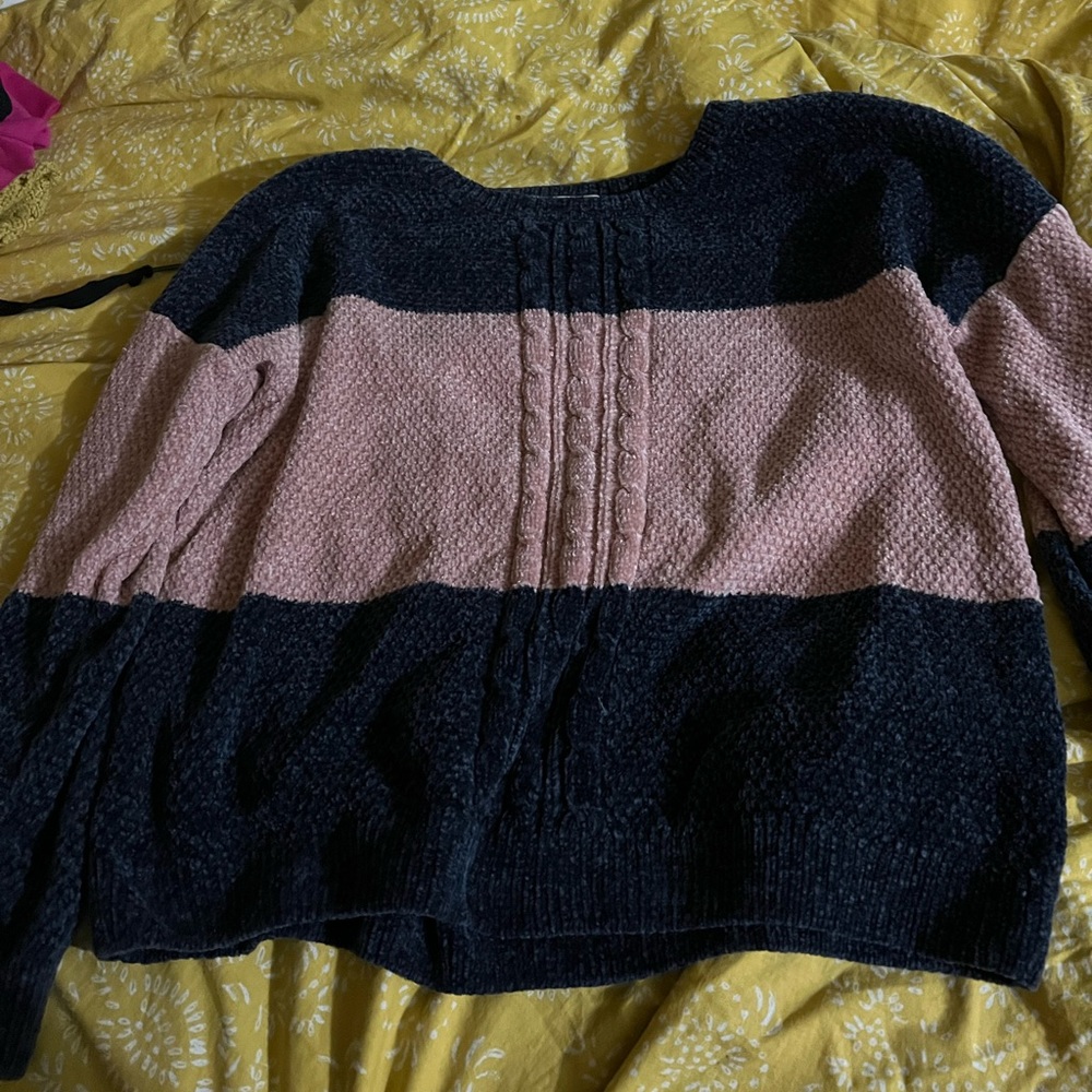 tag says PINK unsure if it’s the Victoria secret pink, super cute knit sweater!
